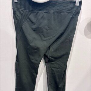 Nike olive green cropped legging